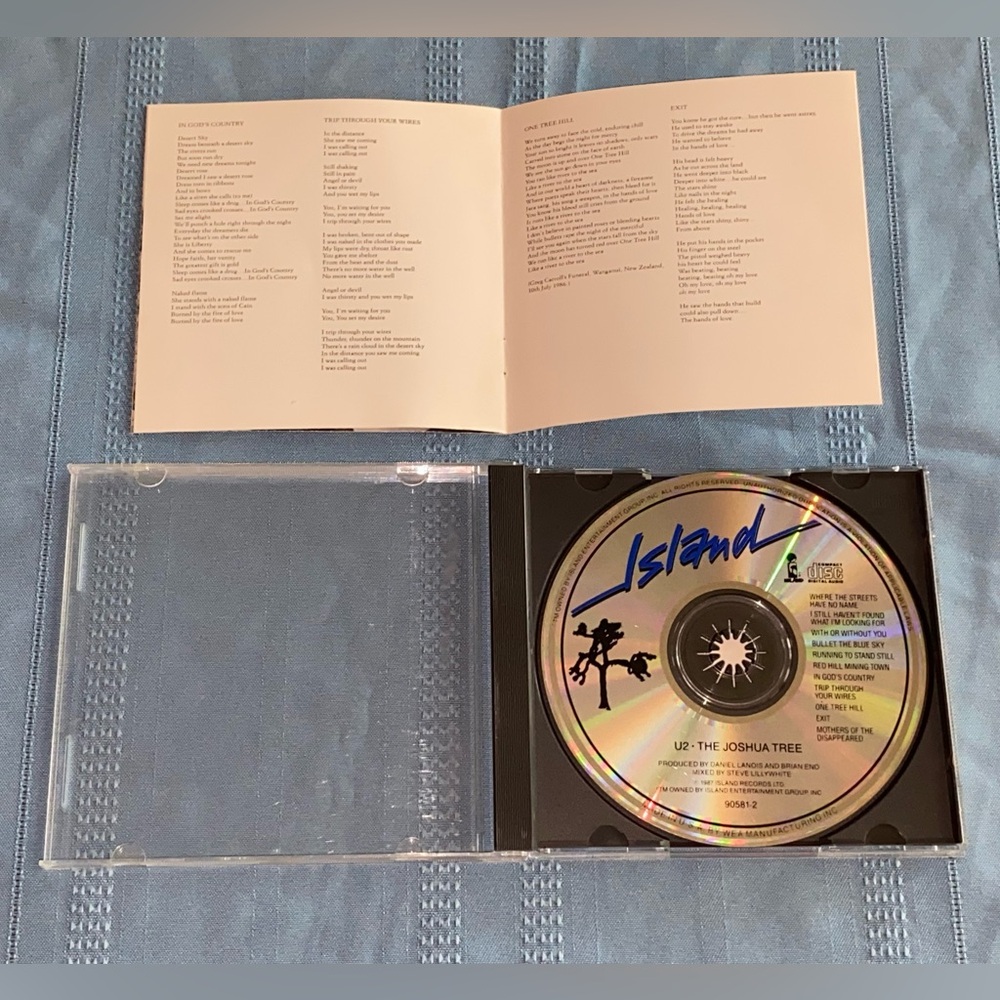 U2 CD - Picture 8 of 16